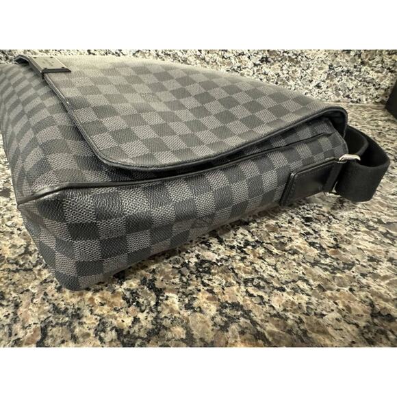 Louis Vuitton Damier Graphite District GM Messenger Bag FL3104 - 335391 - Picture 13 of 16